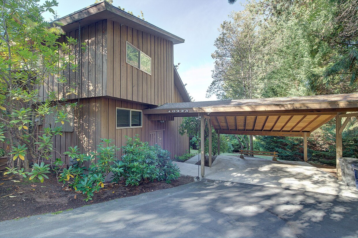 Primary Photo - 3bd/1.5ba Kirkland Condo