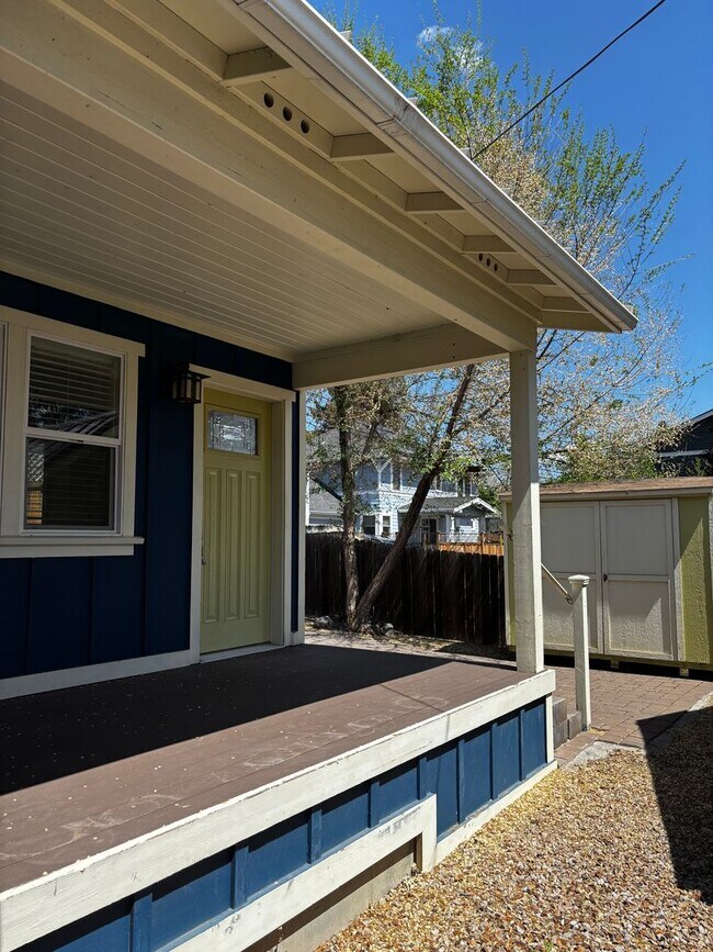 Foto del edificio - 830 NW Ogden Ave