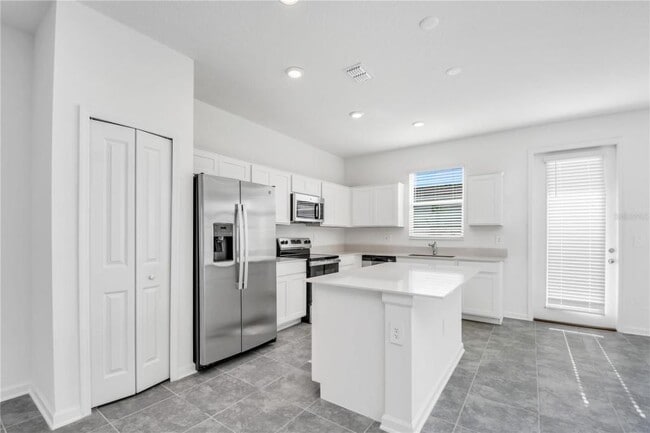 Building Photo - 401 Bogey Dr