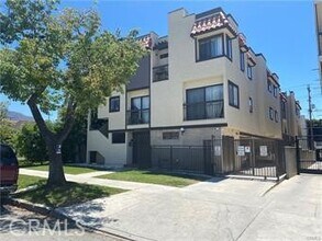 Building Photo - 1022 Irving Ave