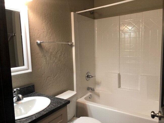 Foto del edificio - 13700 W Bergen Dr