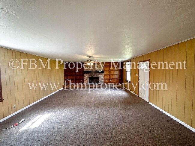 Foto del edificio - 3701 Emhouse Rd