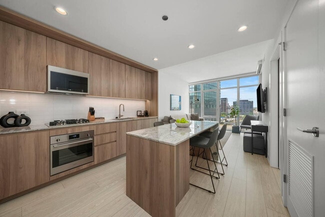 Building Photo - 326 N Union Ave