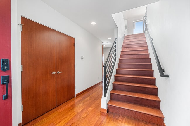 Inside front entrance - 1542 Manhattan Beach Blvd