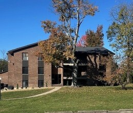 Building Photo - 6801 Cheviot Rd