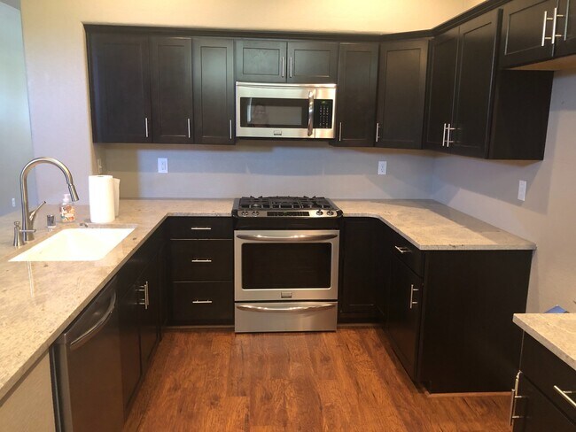 Foto del edificio - Amazing Single Story Home Located in Rosev...