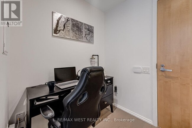 Photo du bâtiment - 45 Charles St E