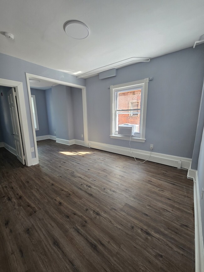 Building Photo - 4812 Regent St