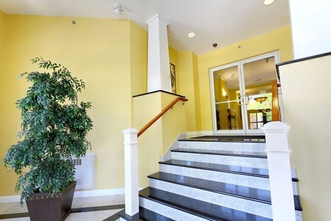 Foto del edificio - 120 Wyllis Ave