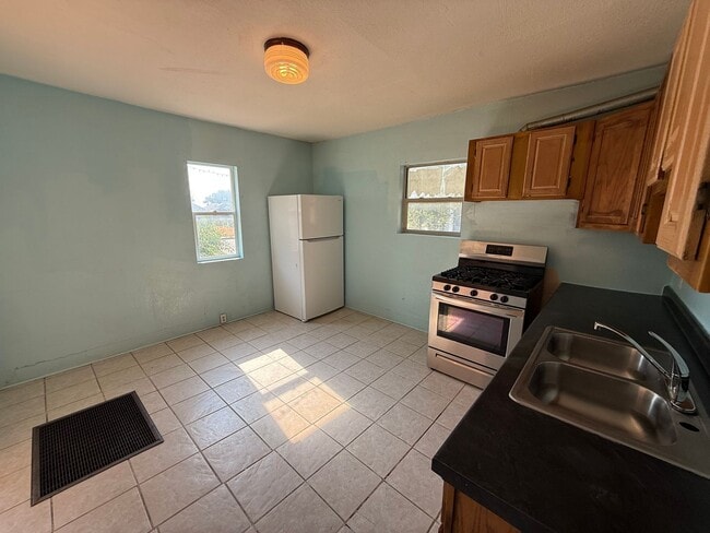 Foto del edificio - Two bedroom, One bathroom house located in...
