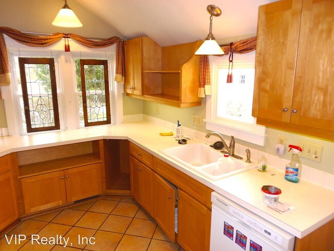 Building Photo - 2209 Stratford Rd