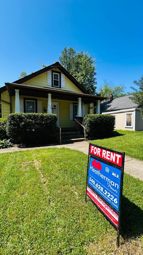 Building Photo - CUTE & COZY HOME ONLY MINUTES TO DOWNTOWN ...