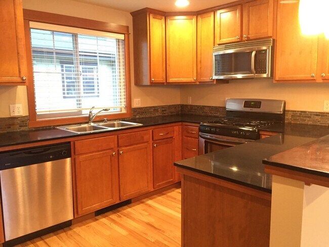 Foto del edificio - Warm and Welcoming Northgate Townhome