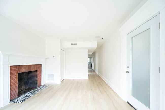 Building Photo - Elmgrove Ave