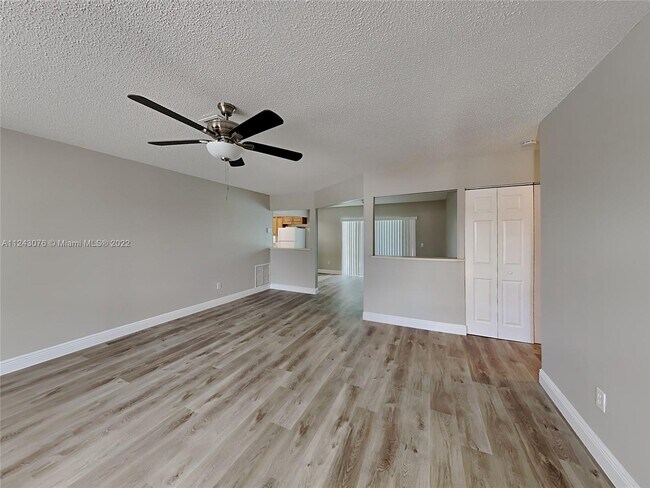 Building Photo - 223 Las Palmas St