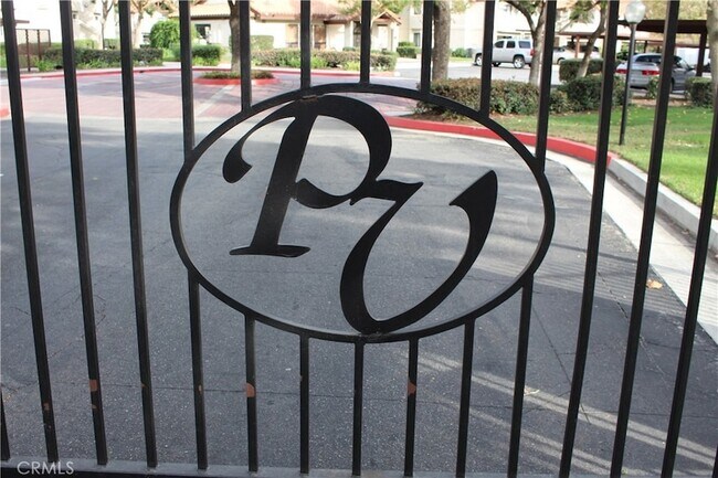 Building Photo - 8313 Vineyard Ave