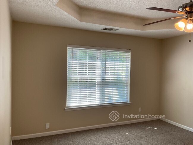 Building Photo - 4890 Larkspur Ln