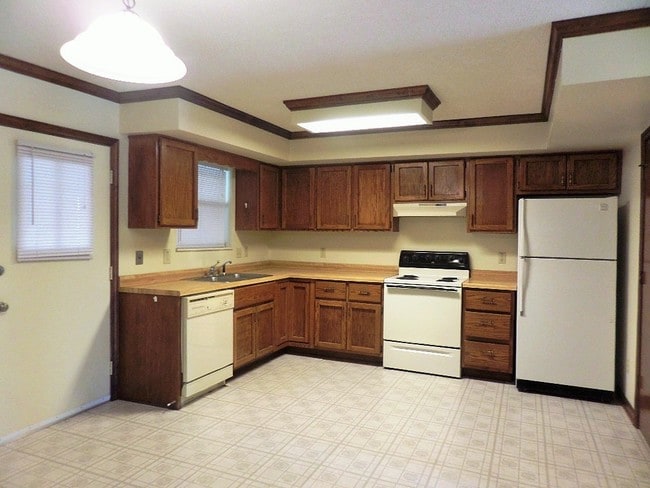 Building Photo - 100 Hampshire Cir