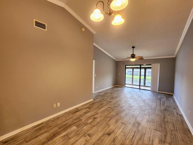 Building Photo - 3171 SE Aster Ln
