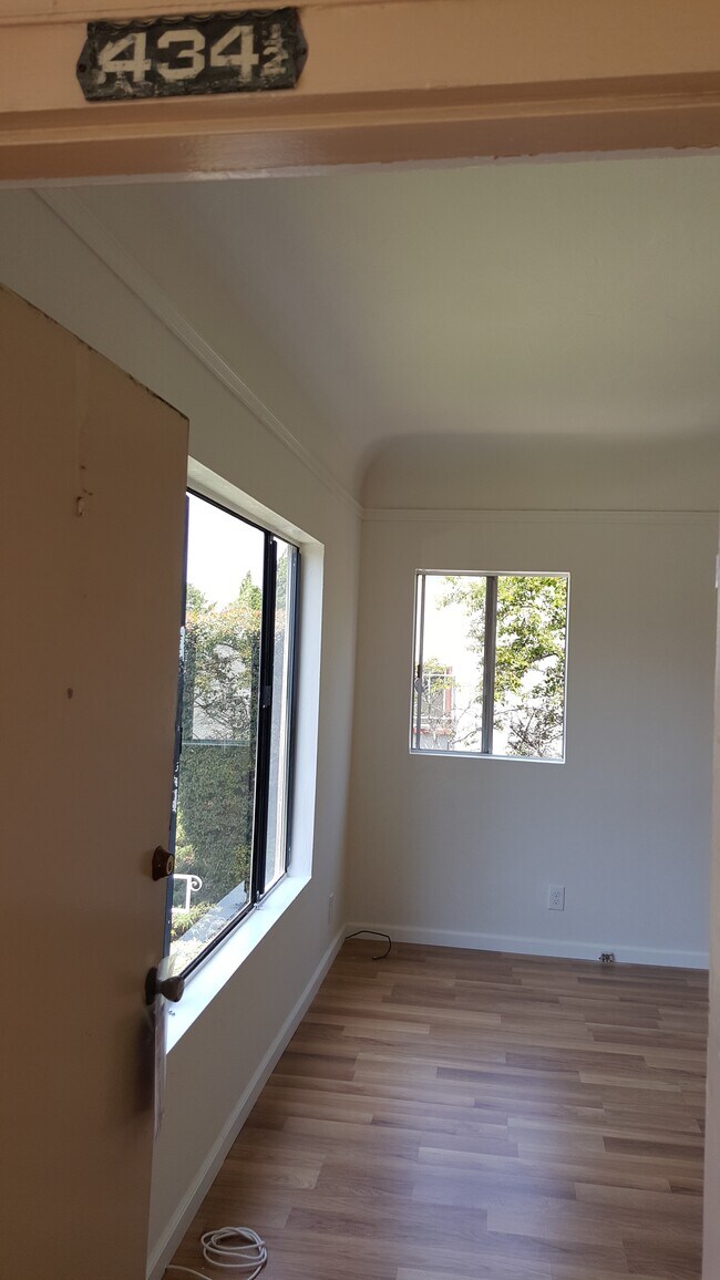 Entry - 434 N Norton Ave