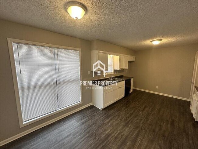 Foto del edificio - 6042 Harvest Hill Cove