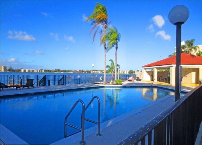 Foto del edificio - 117 Lake Emerald Dr