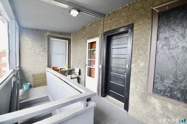 Building Photo - 2343 Barnum Ave