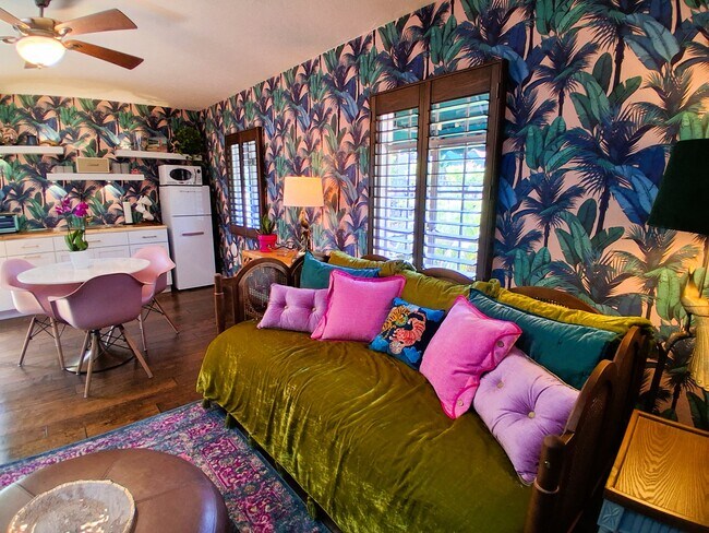 Foto del edificio - 451 Woodland Dr