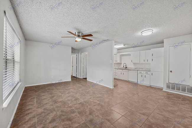 Building Photo - 409 Rockcrest Dr