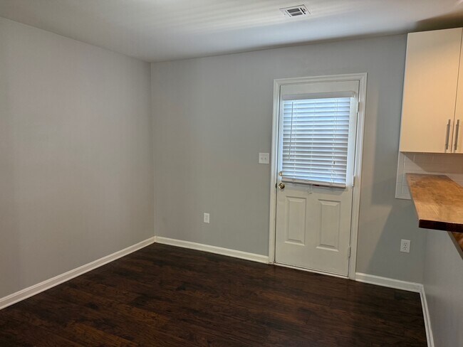 Foto del edificio - 391 Stonehedge Ln