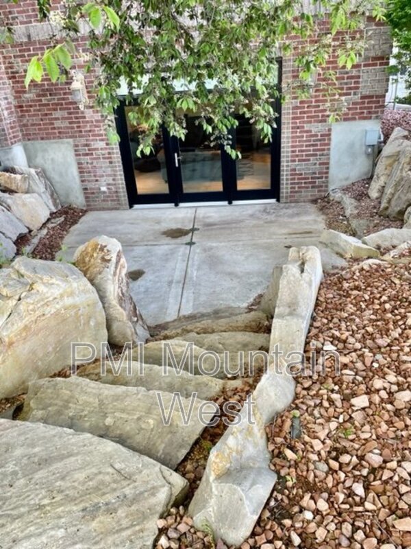 Foto del edificio - 881 Eagle Ridge Dr