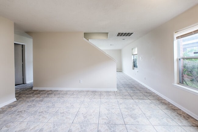 Building Photo - 8139 Sanders Glen Ln