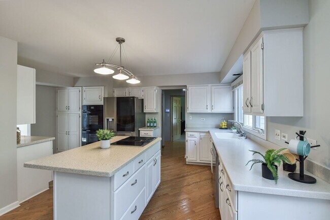 Building Photo - 3614 Charlemagne Ln