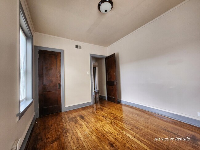 Foto del edificio - 1056 S Mason Ave