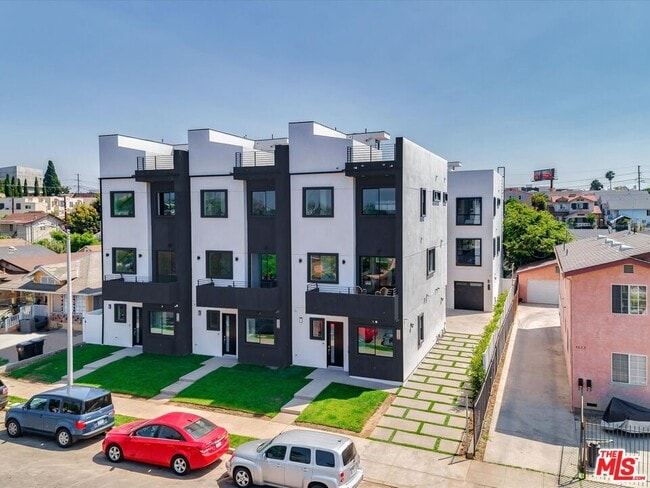 Foto del edificio - 4830 Pickford St