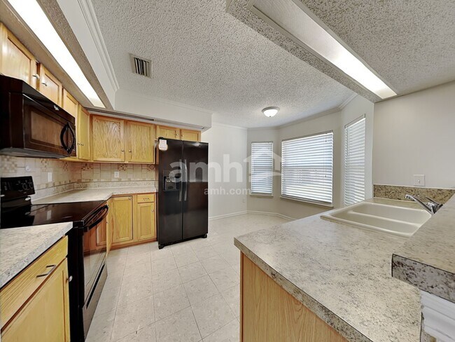Foto del edificio - 12548 Ayrshire St E