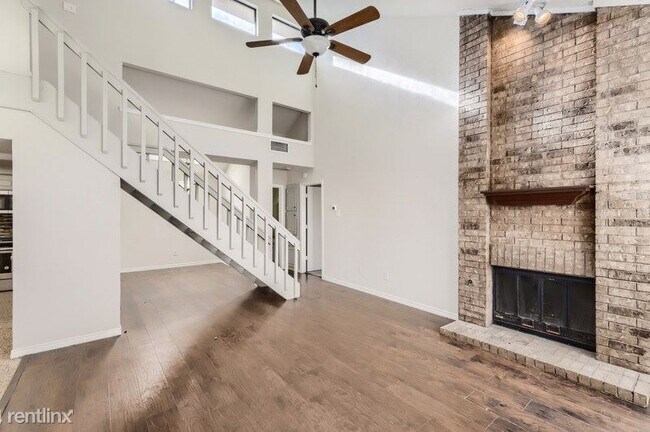 Building Photo - 2 br, 2.5 bath House - 3811 Clover Hill La...