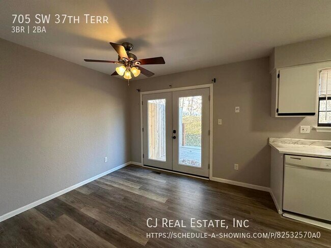 Foto del edificio - 705 SW 37th St Terrace