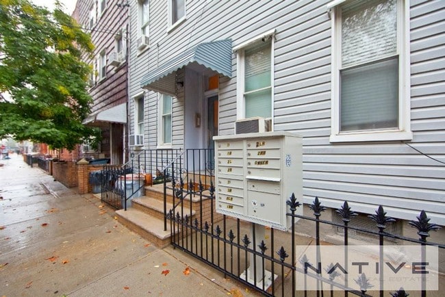 Building Photo - 283  Devoe Street