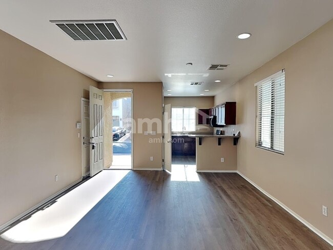 Building Photo - 1861 Versante Ave