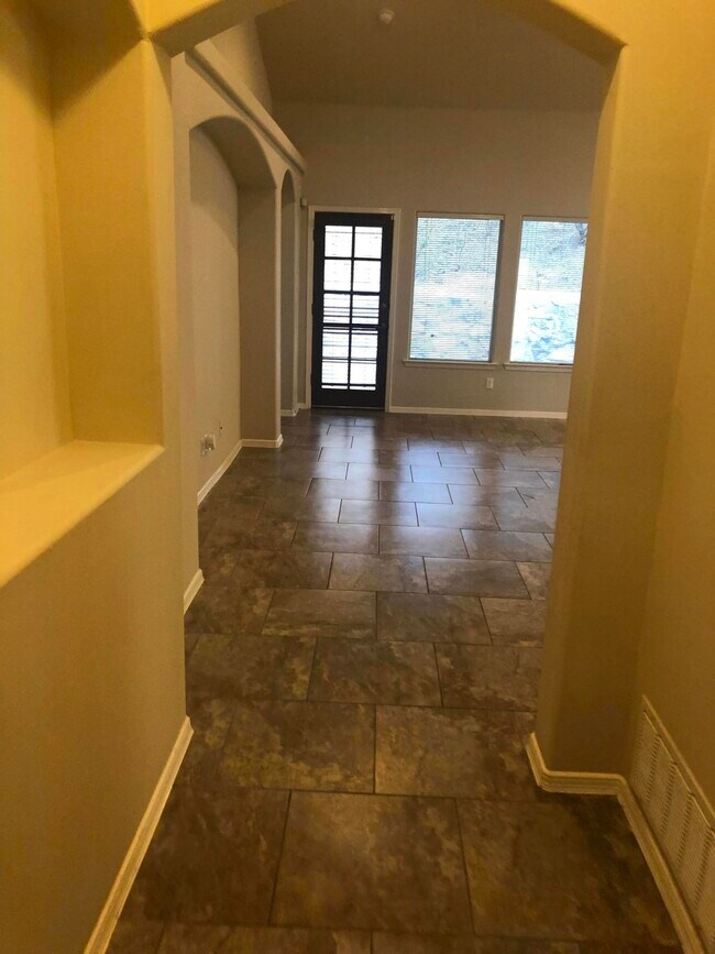 Building Photo - 7786 Oak Landing Drive