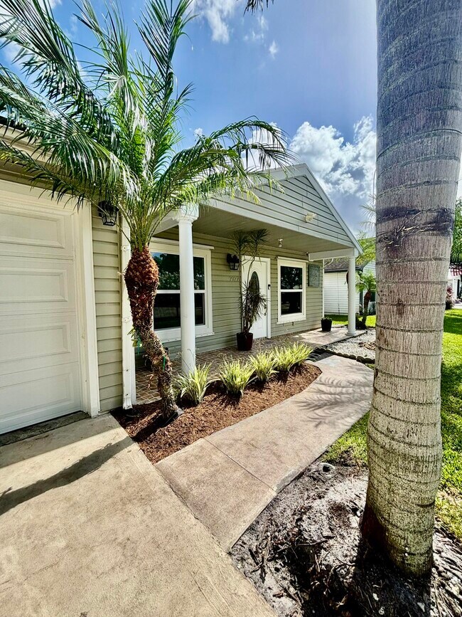 Foto del edificio - 7927 Bishopwood Rd