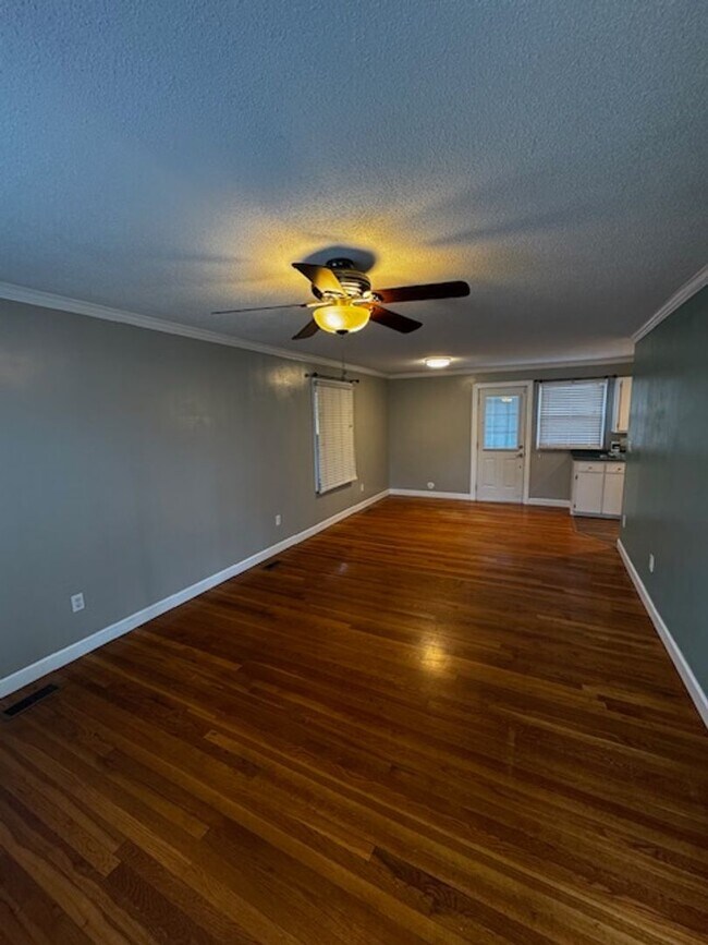 Foto del edificio - Home for Rent in Middle of Johnson City!