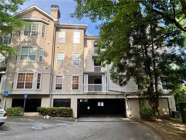 Building Photo - 5641 Roswell Rd