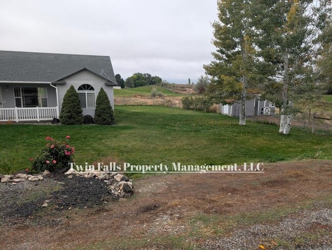 Building Photo - 213 Settlers Way W
