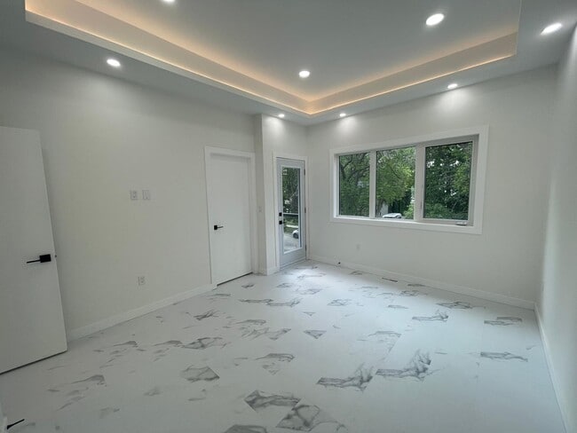 Building Photo - 1044 Dumas Ave