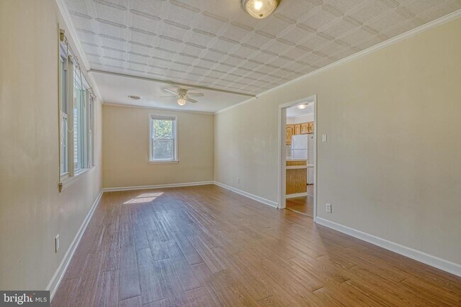 Foto del edificio - 7638 Harmans Rd