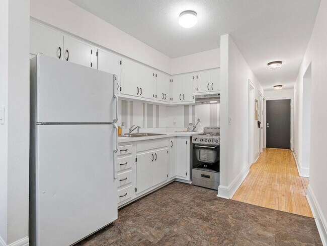 Building Photo - 2 Bedroom Condo in Minneapolis with detach...
