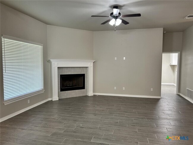 Building Photo - 620 Holstein Dr