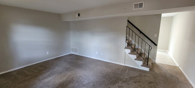 Foto del edificio - 3616 Luckylee Crescent